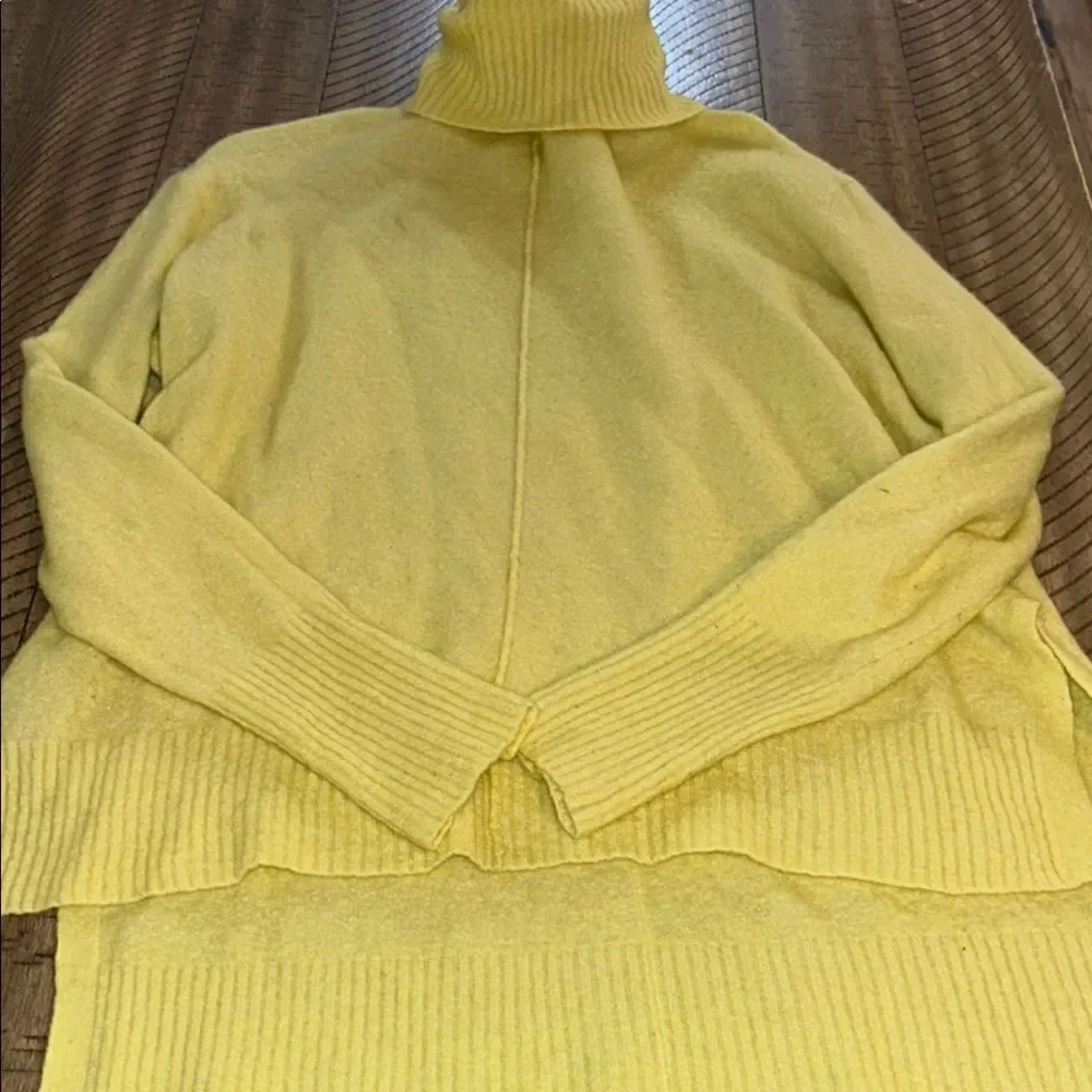 Athleta Yoga 🧘 Soft 🐢 Turtleneck Sweater Hi Low Polish!